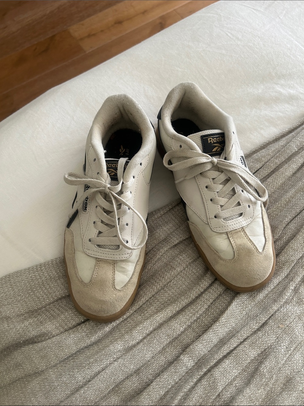 Reebok Women’s Sneakers in Off-White, Tan sz. 7.5